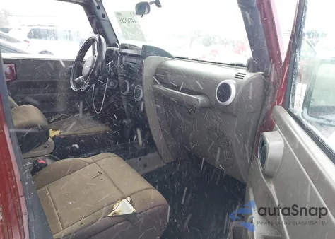 2008 Jeep Wrangler Unlimited Sahara z USA, uszkodzony, nr VIN 1J4GA59198L500733